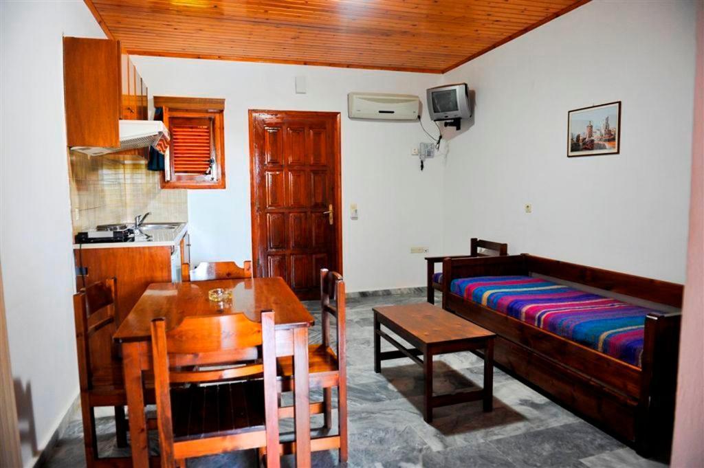 Ilena Hotel Acharavi  Bilik gambar